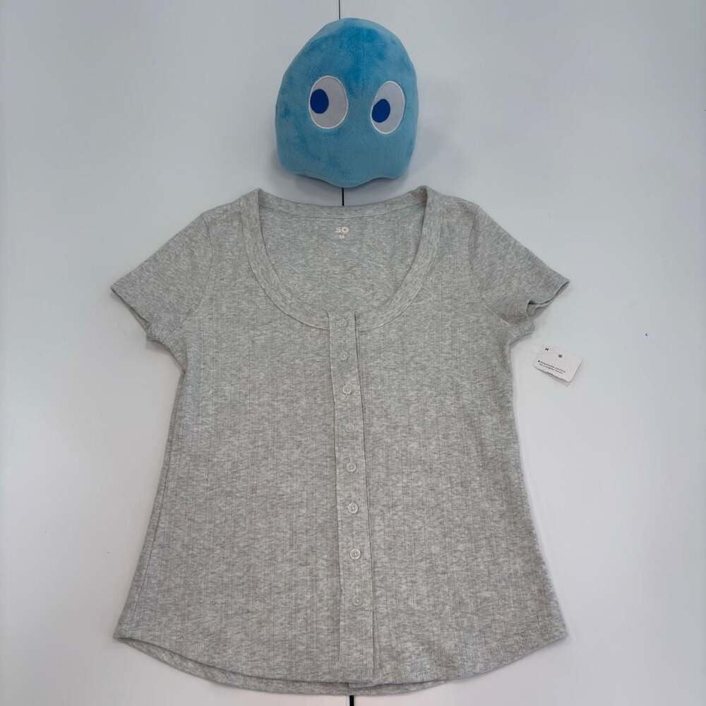 SO Grey Ribbed Button-Front Scoop Top M NWT